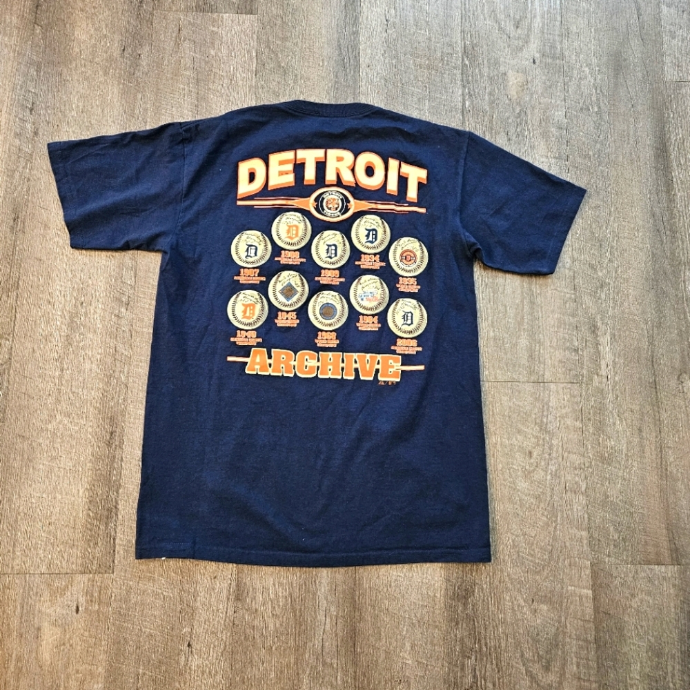 Detroit Tigers VTG Majestic  T Shirt 2011 World Series ARCHIVE Size Medium BLUE